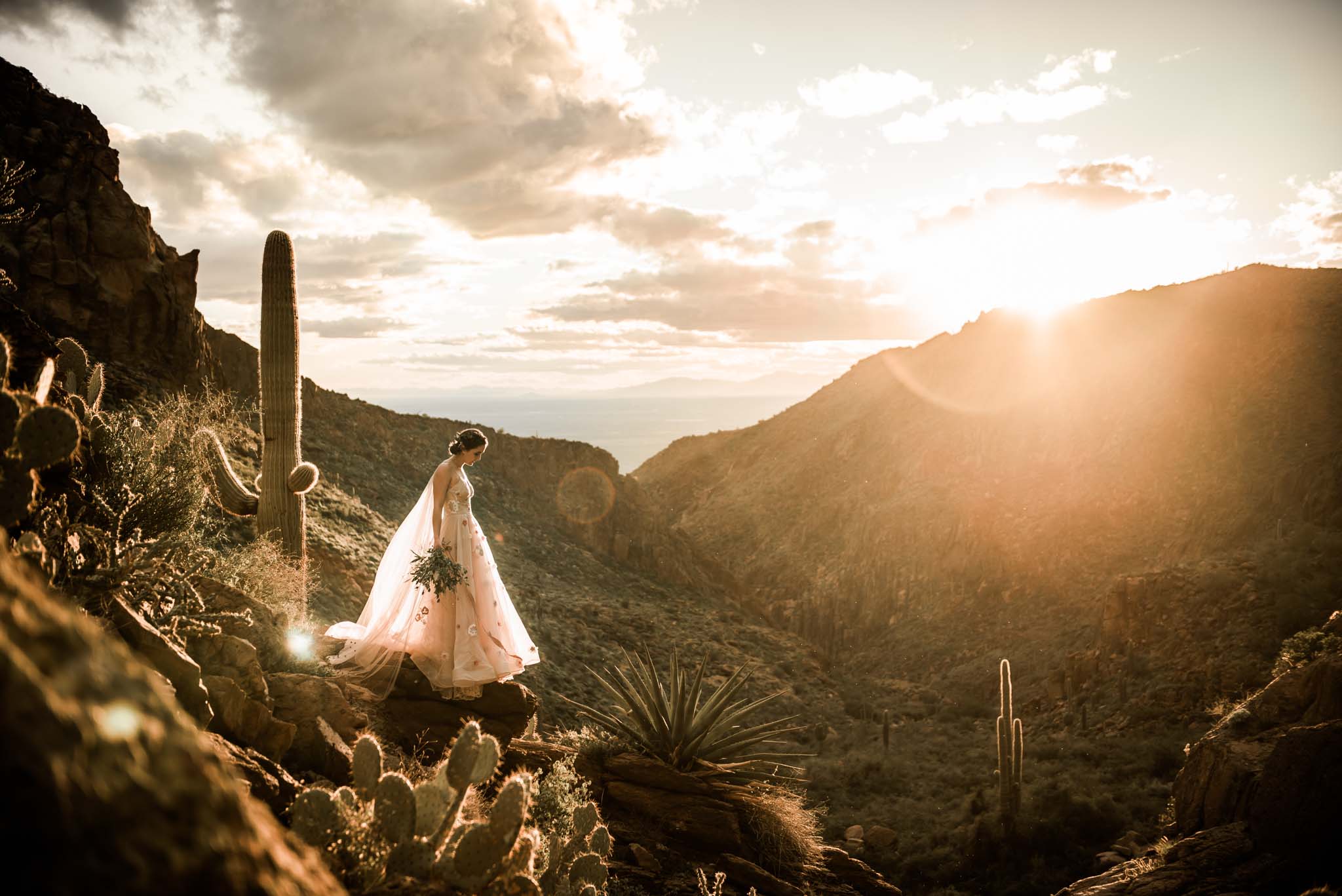 Sunset elopement in the Superstition Mountains in Arizona by Oregon Wedding Photographer Dionne Kraus