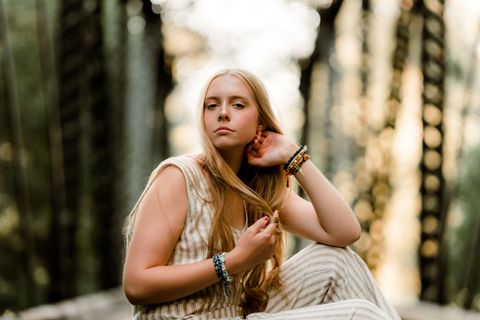 outfit inspo and guide for high school senior photos and pics in portland, beaverton, hillsboro, tualatin, tigard, lake oswego, and forest grove oregon by PNW senior portrait photographer Dionne Kraus