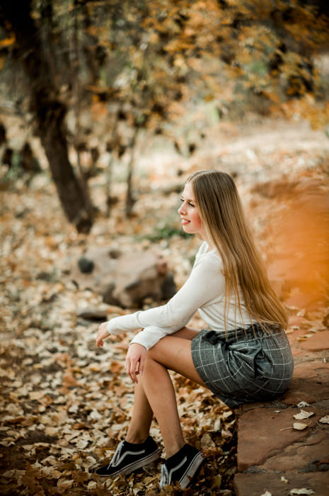 outfit inspo and guide for high school senior photos and pics in portland, beaverton, hillsboro, tualatin, tigard, lake oswego, and forest grove oregon by PNW senior portrait photographer Dionne Kraus