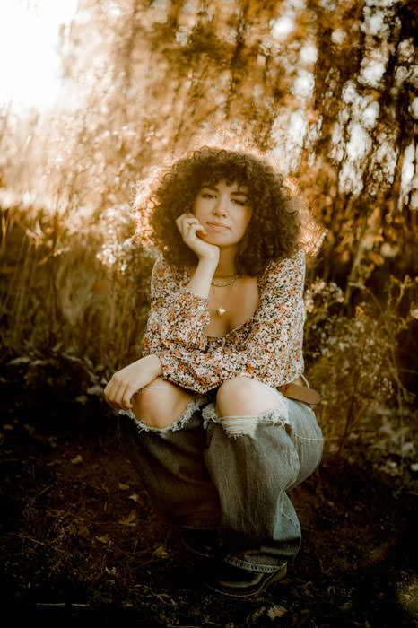 outfit inspo and guide for high school senior photos and pics in portland, beaverton, hillsboro, tualatin, tigard, lake oswego, and forest grove oregon by PNW senior portrait photographer Dionne Kraus